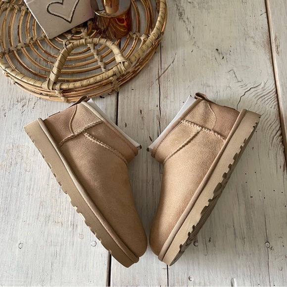 UGG Ultra Mini Classic Boot - Driftwood - Picture 4 of 12